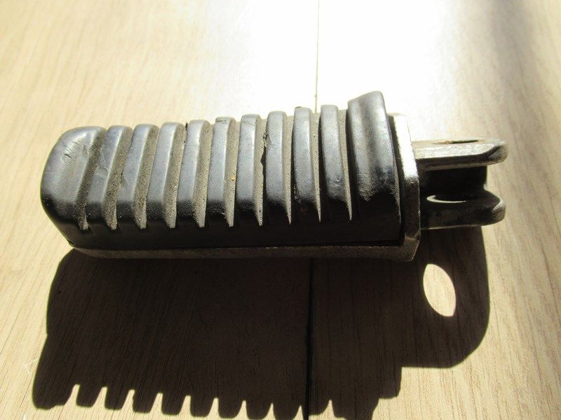 Repose pied avant gauche Kawasaki 750 GPZx 1983/1985
