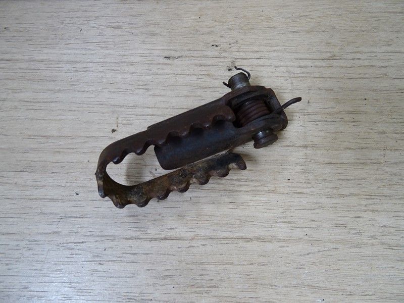  Repose pied avant droit Suzuki 125 TS 1978-1979