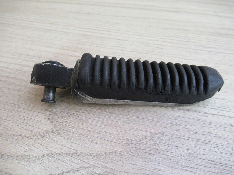 Repose-pied arrière droit Suzuki GSXF750 1989-1996