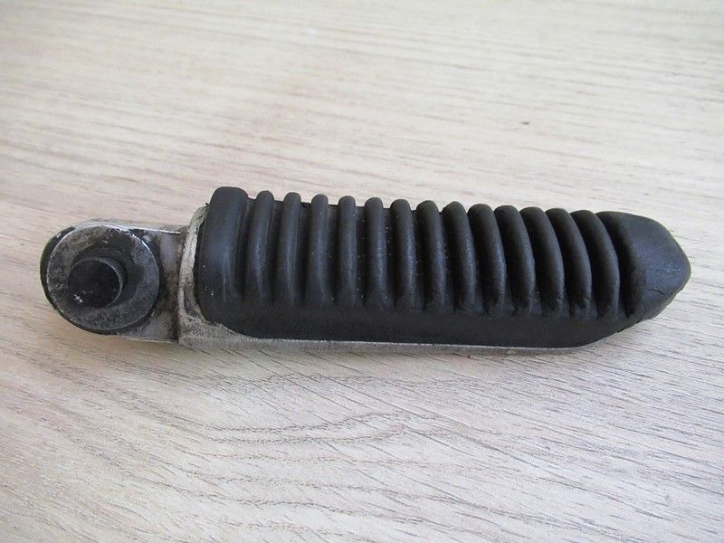 Repose-pied arrière gauche Suzuki GSXF750 1989-1996