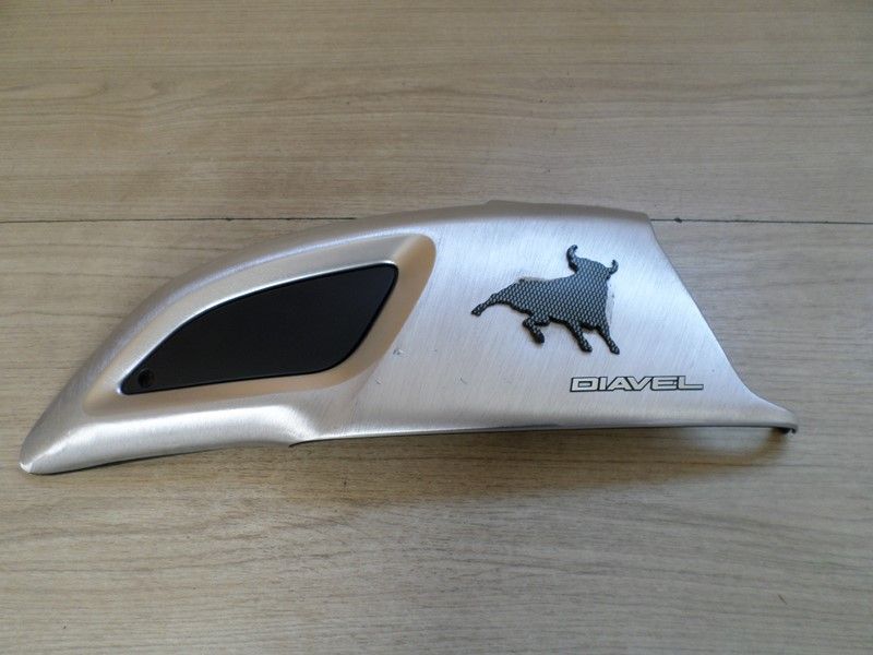 Ecope droite de réservoir DUCATI 1200 DIAVEL 2011/2014 type G100AA