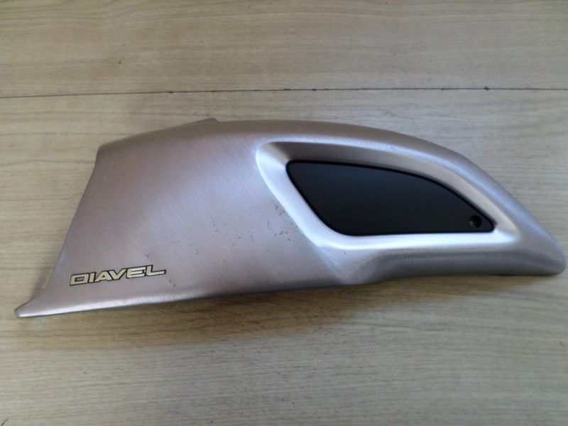 Ecope gauche de réservoir DUCATI 1200 DIAVEL 2011/2014 type G100AA