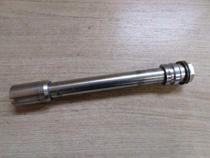 Axe de roue avant complet DUCATI 1200 DIAVEL 2011/2014 type G100AA