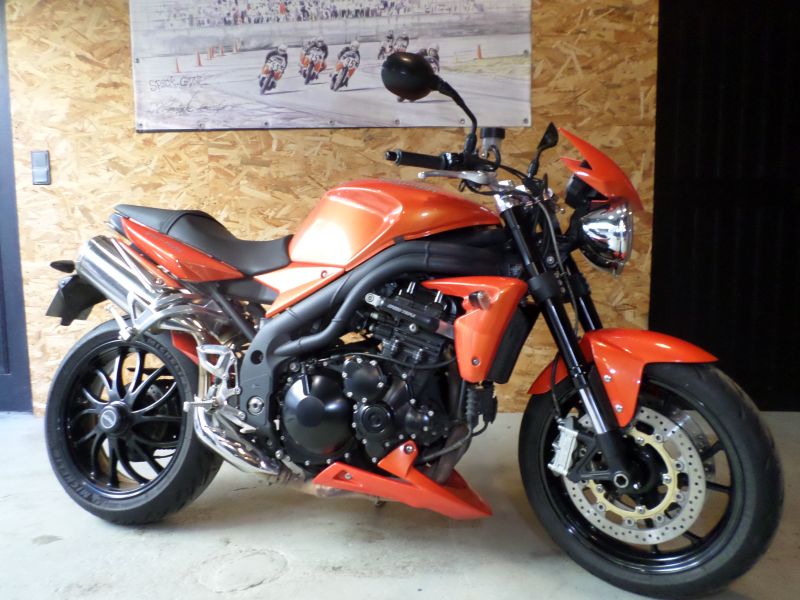 Très belle Triumph 1050 Speed Triple 2008