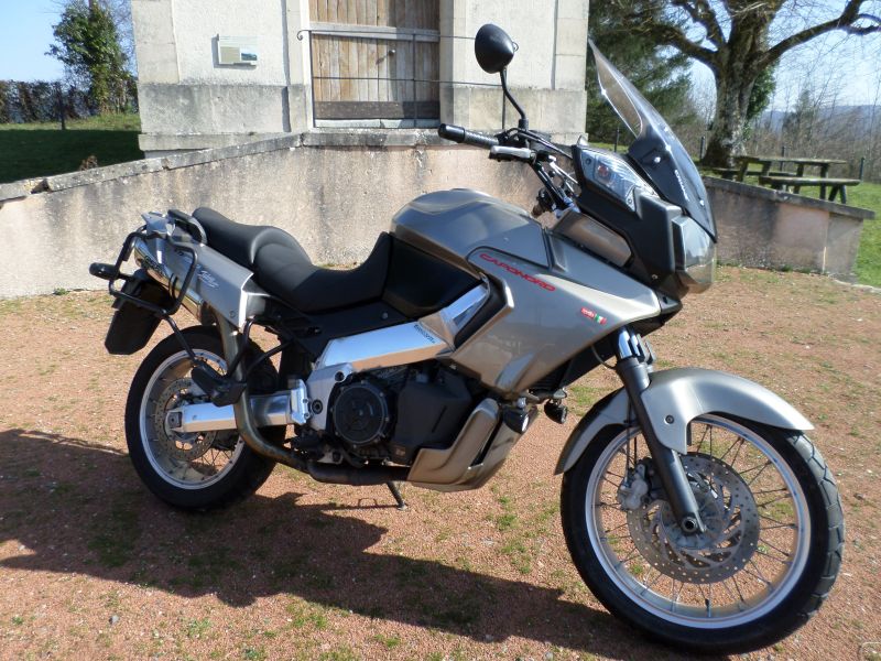 Aprilia ETV 1000 Caponord 2003 très bon état