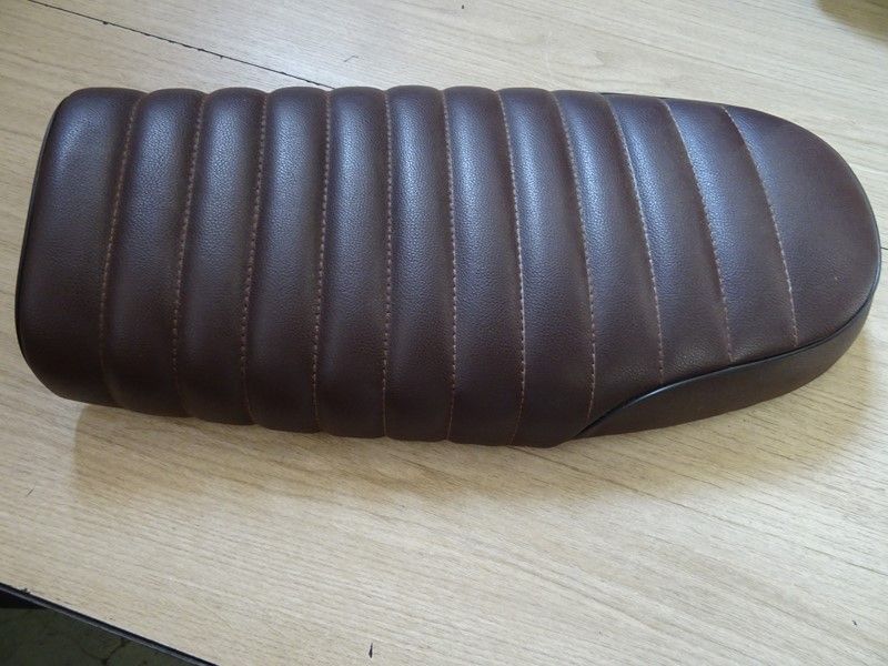 Selle scrambler cafe racer ou autre à adapter 