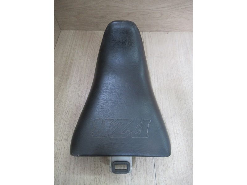 Selle pilote Yamaha 600 FZR 1989-1990