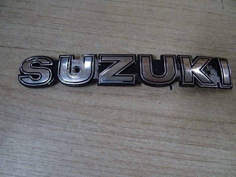 Insigne de réservoir droit ou gauche Suzuki GS 650 E 1981/1983