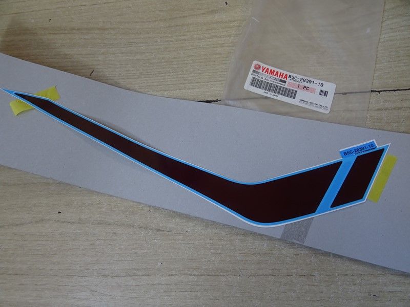 Sticker gauche de réservoir Yamaha 900 Tracer 2018