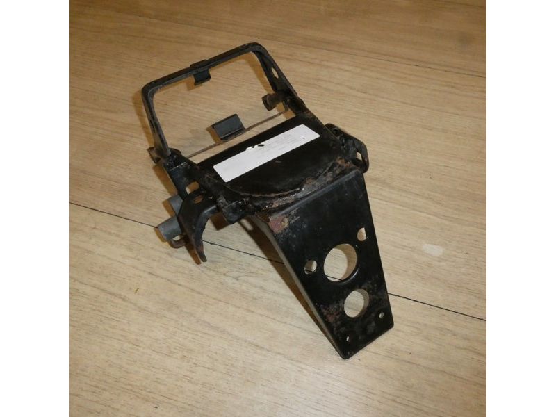 Support de garde boue arrière Suzuki DR 800 S SR42A 1990