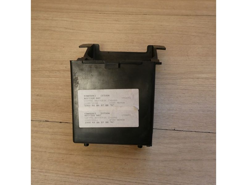 Boitier de batterie Kawasaki GPZ1000 RX 1986/1987 ZXT00A