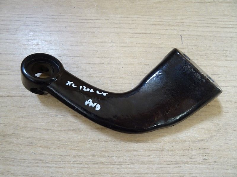 Support repose pied avant droit Harley-Davidson XL 1200 CX Sportster 2014/2018 (42972-04)