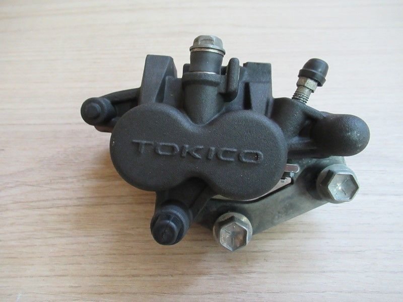Étrier de frein avant droit Suzuki GSR750 2011-2016