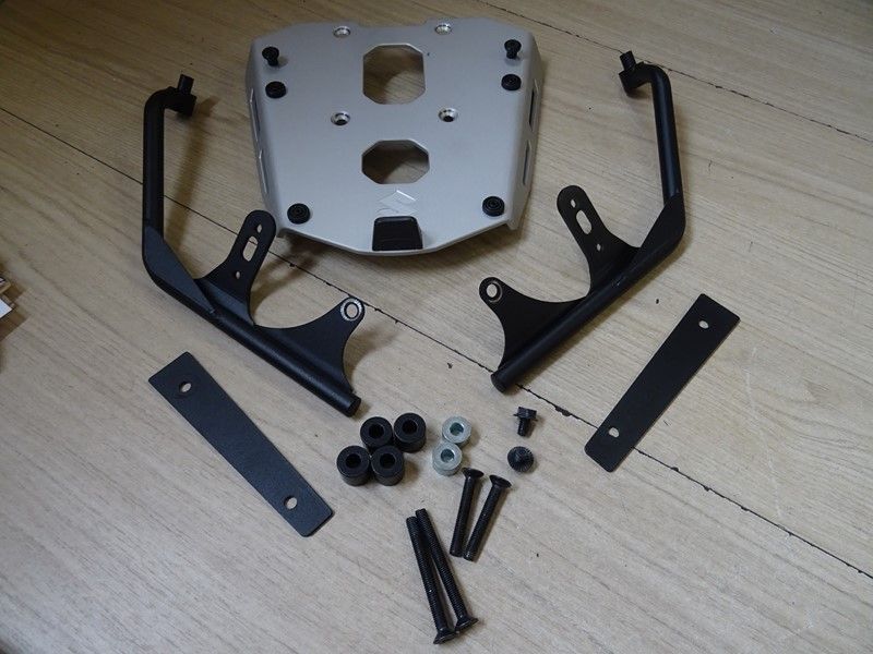Platine de top case Givi Mono key en accessoire Suzuki origine Suzuki 650 V-Strom 2020/2022 (990D0-06L00-060)