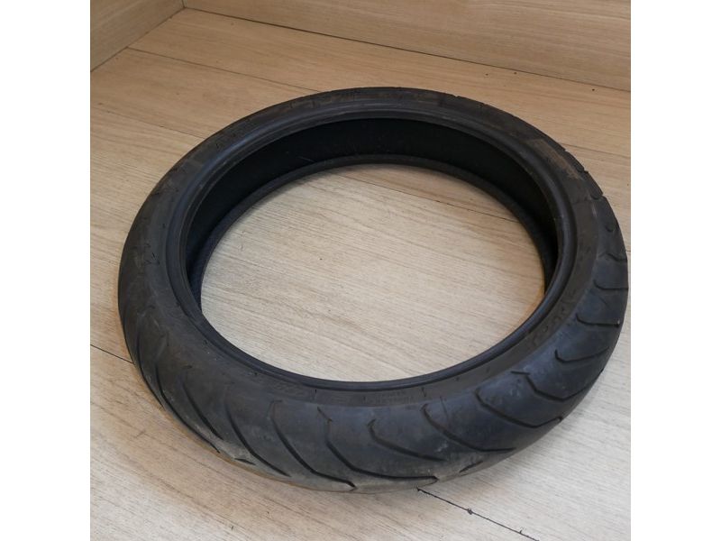 Pneu avant Pirelli Angel ST 120/70ZR17 