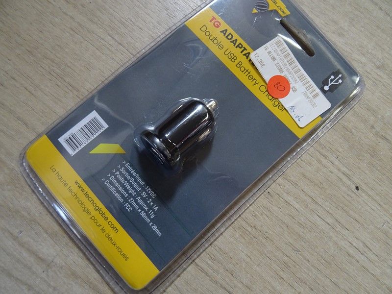 Adaptateur 12V Double USB 5V-1A 