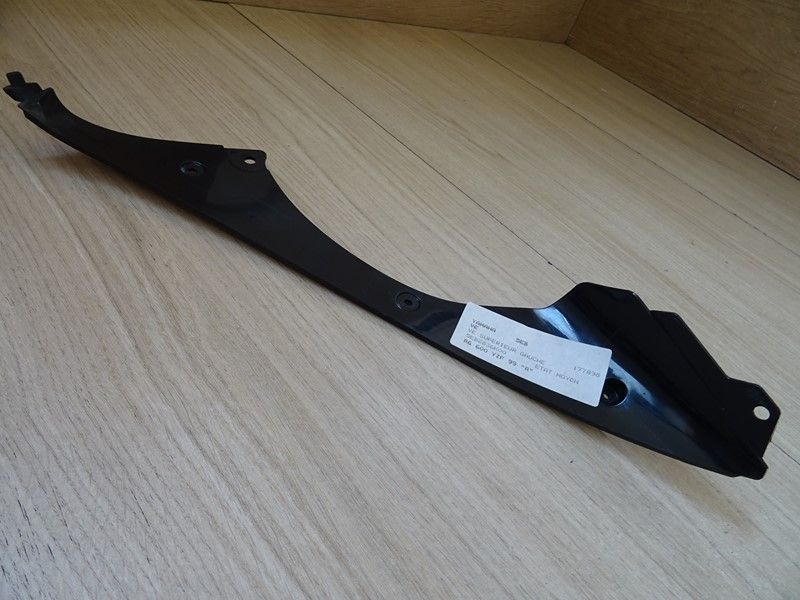 Vé supérieur gauche de carénage Yamaha 600 R6 (5EB) 1999/2002 (5EB-2836K-00)