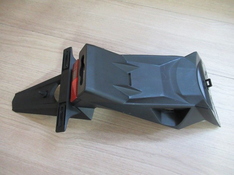 Garde boue arrière support de plaque Suzuki GSR750 2011-2016 (63113-08J00)