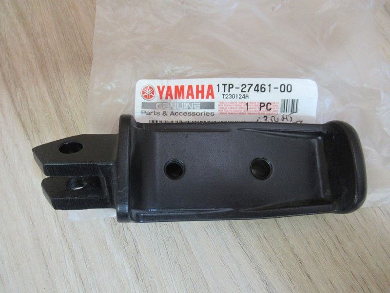 Repose-pied avant droit Yamaha XV 950 2014-2016 (1TP-27461-00)
