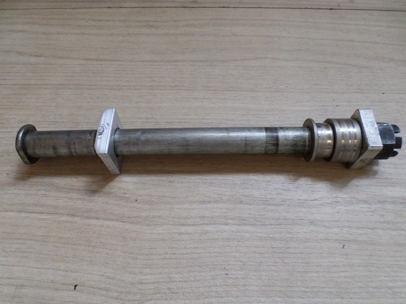 Axe de roue arrière Kawasaki ZX6R 636 ZX636CCA 2005/2006