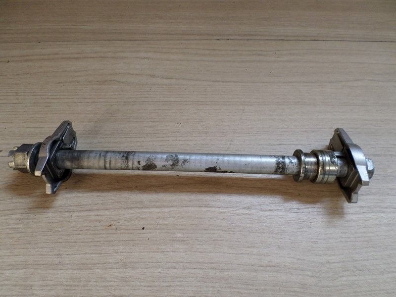 Axe de roue arrière Kawasaki ER6n ER650CCD 2009/2011