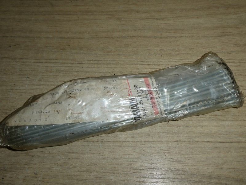 Jeu de rayons de roue avant neuf Yamaha 750 XTZ 3LD 1989