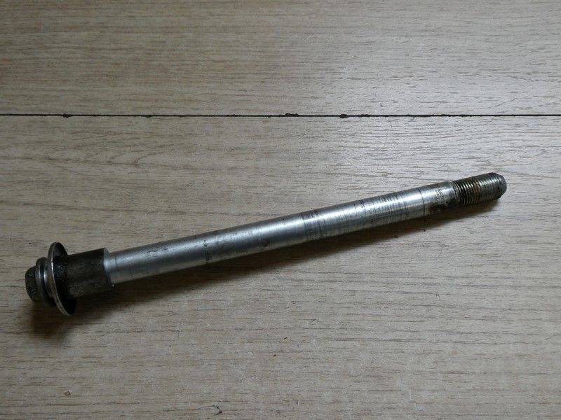 Axe de roue avant Suzuki SV 650 1999/2002 JS1AV