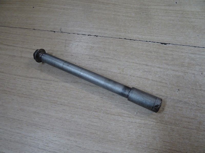 Axe de roue avant Honda 650 Deauville RC47 1998/2001
