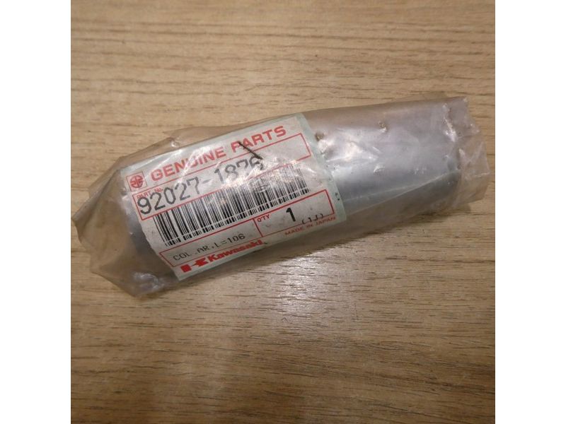 Entretoise de roue arrière Kawasaki GPZ 600R ZX600A  1985 à 1987