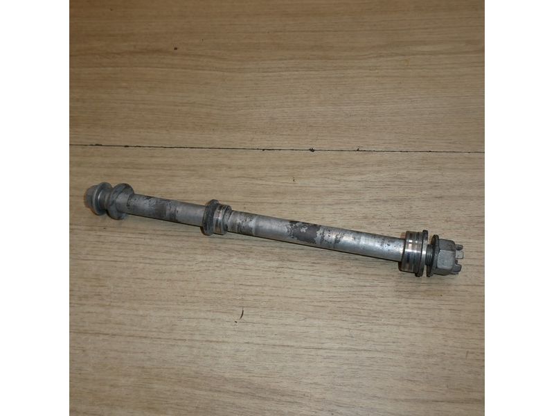 Axe de roue arrière Kawasaki ER6 N 2006 à 2008