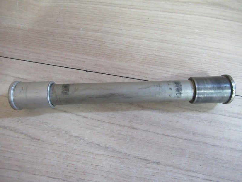 Axe de roue avant Kawasaki ZZR 1400 2006-2011