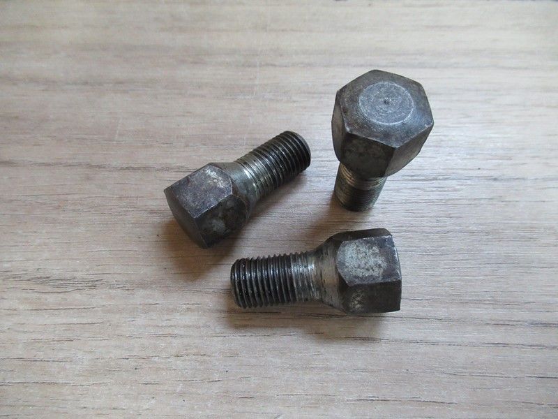 Vis de roue arrière Aprilia AF1 125 Europa 1991-1992