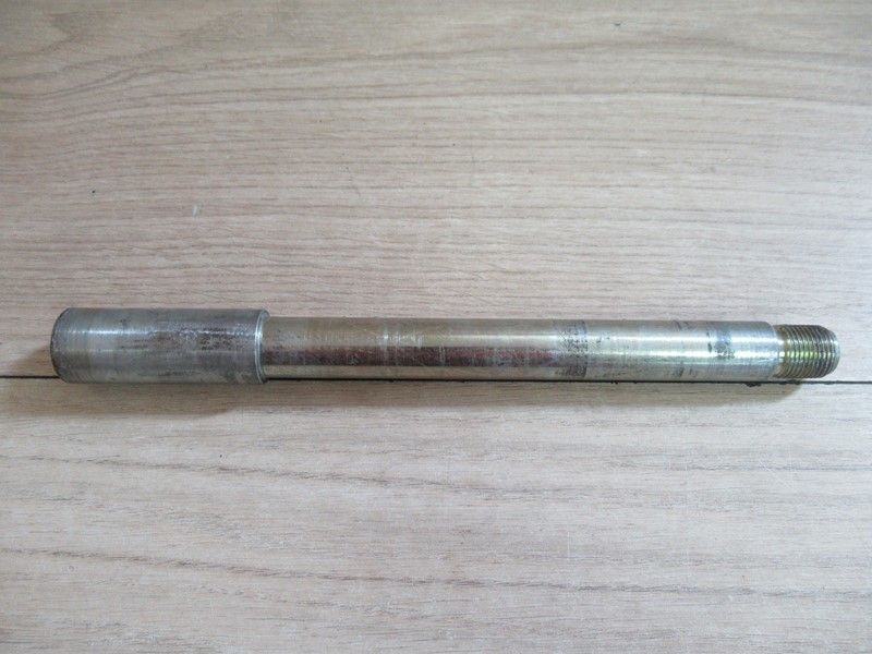 Axe de roue avant Ducati 600 Monster 1998