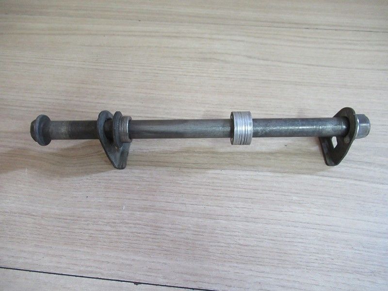Axe de roue arrière Suzuki RF 600 1993-1997