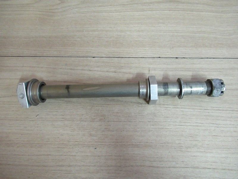 Axe de roue arrière Kawasaki ZZR 1400 2006-2011