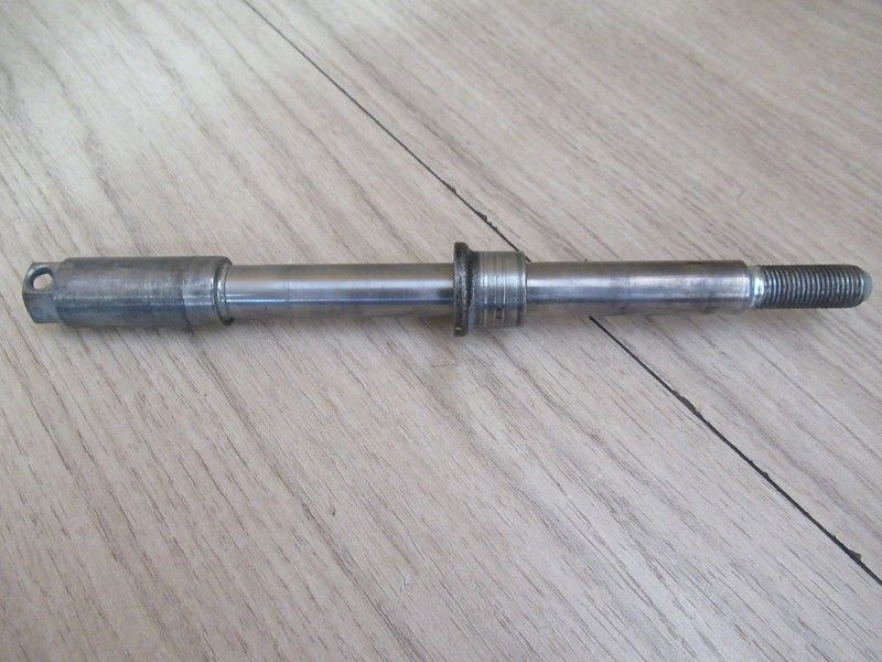Axe de roue avant Honda XLV 600 Transalp 1991-1996