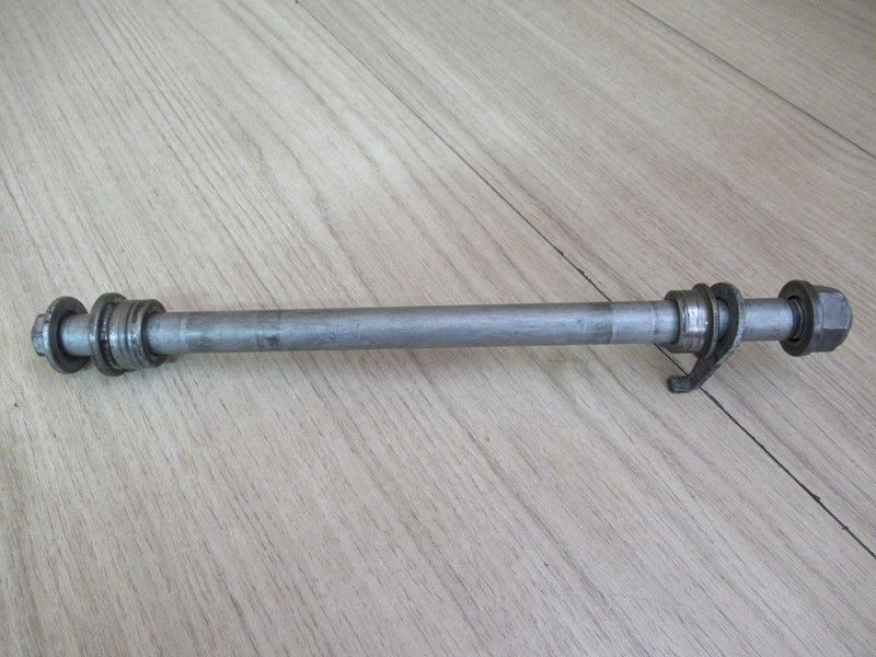 Axe de roue arrière Honda XLV 600 Transalp 1991-1996