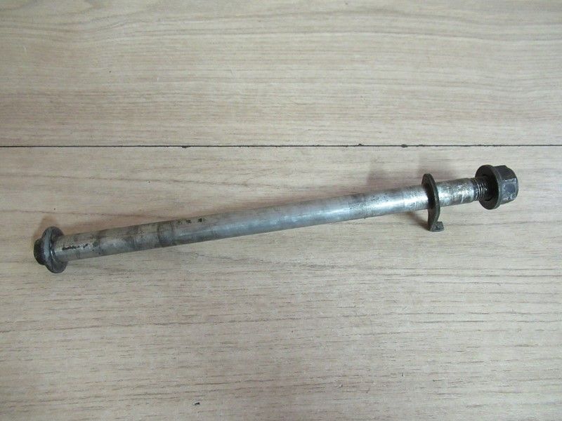 Axe de roue arrière Honda NX 650 1988-1994