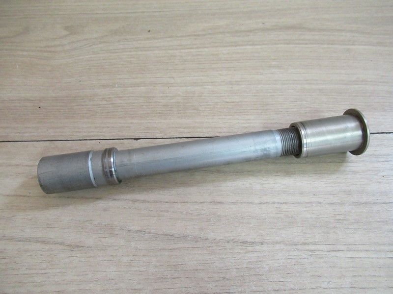 Axe de roue avant BMW K 1200 S 2003-2008