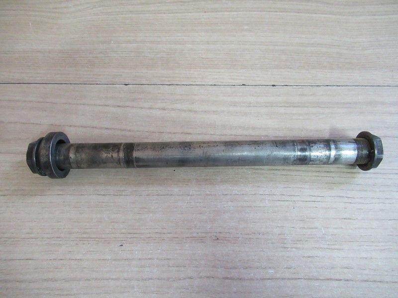 Axe de roue arrière Ducati 695 Monster 2006-2008