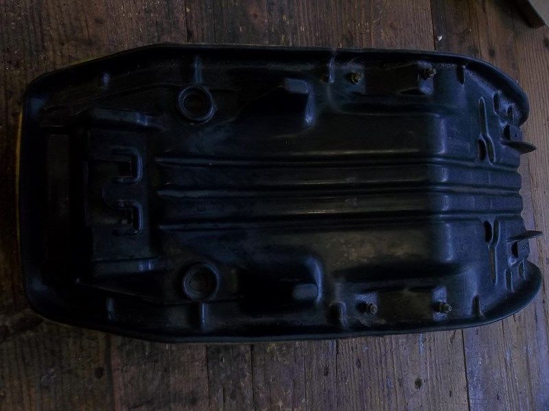 Base de selle avec mousse Honda 650 CBX (RC13)