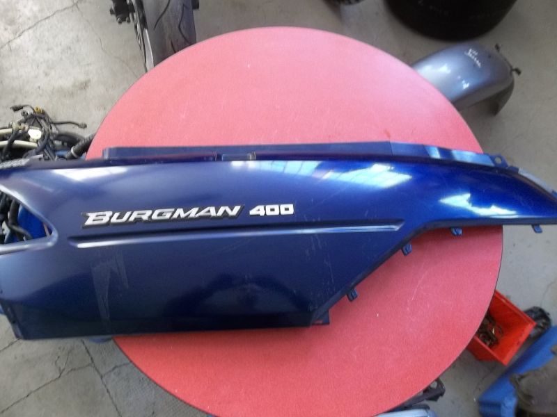 Cache latéral droit Suzuki 400 burgman