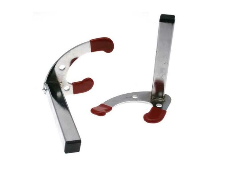 SUPPORTS EN ''V'' POUR BEQUILLE UNIVERSELLE.