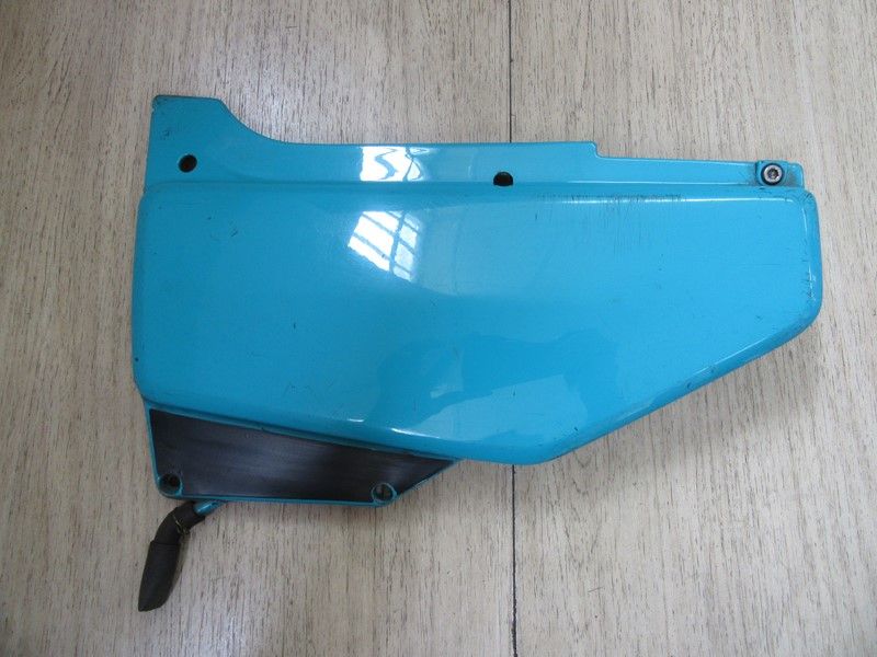 Cache latéral gauche Honda 250 NX 1988-1996 (17220-KW3A-0000)