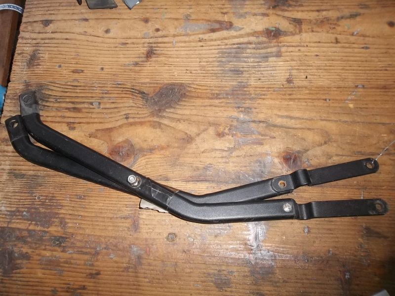 Jeu de 2 bras de support top case Givi pour Yamaha 600 Fazer