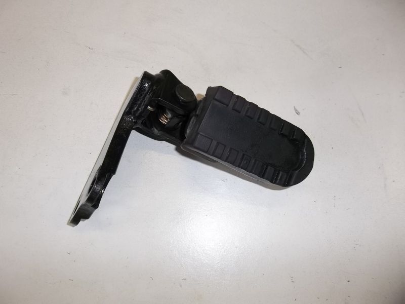 Repose pied pilote droit pour Yamaha 125 TW