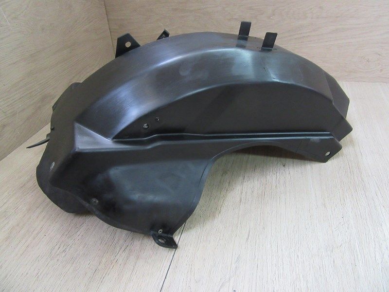 Partie interne de garde boue arrière Kawasaki 1000 GTR 1994-2004 (35022-1223)