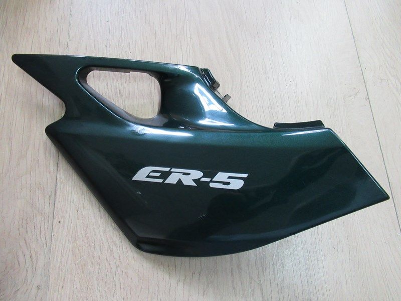 Cache latéral gauche Kawasaki ER5 1997/2000 (ER500A) – 36001-1462