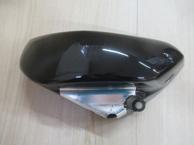 Cache latéral droit Suzuki VZ 800 Intruder M800  2005-2016 (47111-41F0)