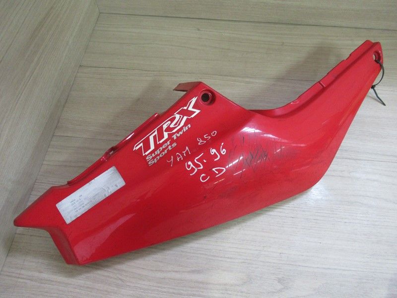 Cache latéral arrière droit Yamaha 850 TRX (4UN) 1996-1997 (4NX-21721-00)